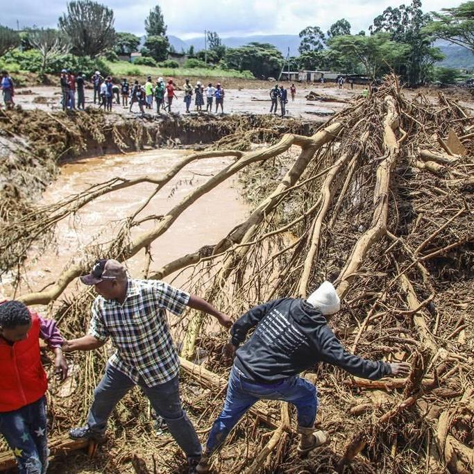Kenyans in flood-prone areas are ordered to evacuate or will be moved by force as death toll rises